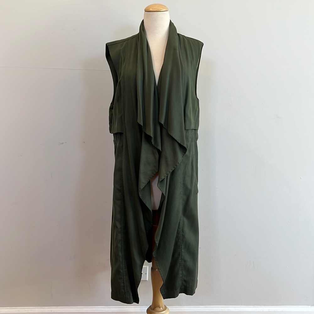 Cupcakes and Cashmere Camo green Duster vest Size L